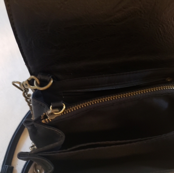 Madden Girl black leather cross body clutch - Picture 4 of 5